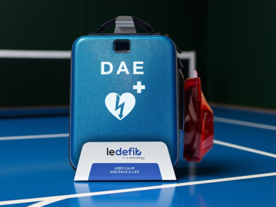 Défibrillateur dans un cours de padel : est-ce obligatoire ?